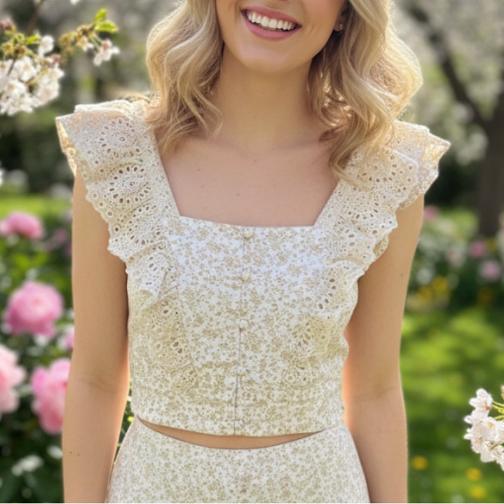 SOLD American Eagle Outfitters Cream Floral Crop Top